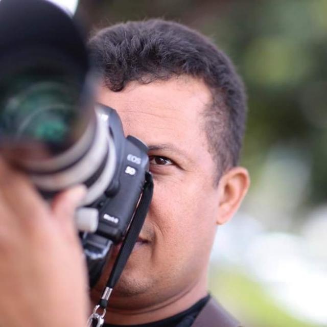Fotógrafo no estúdio Dhuo